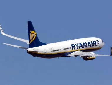 Νέο συμβάν «αλλού για αλλού» με την Ryanair: Αναχώρησαν από Πάφο για Θεσσαλονίκη αλλά προσγειώθηκαν στην Αθήνα